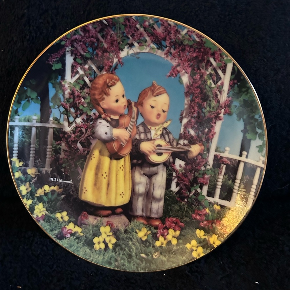 MJ Hummel Collector Plate - Little Companions - Little Musicians